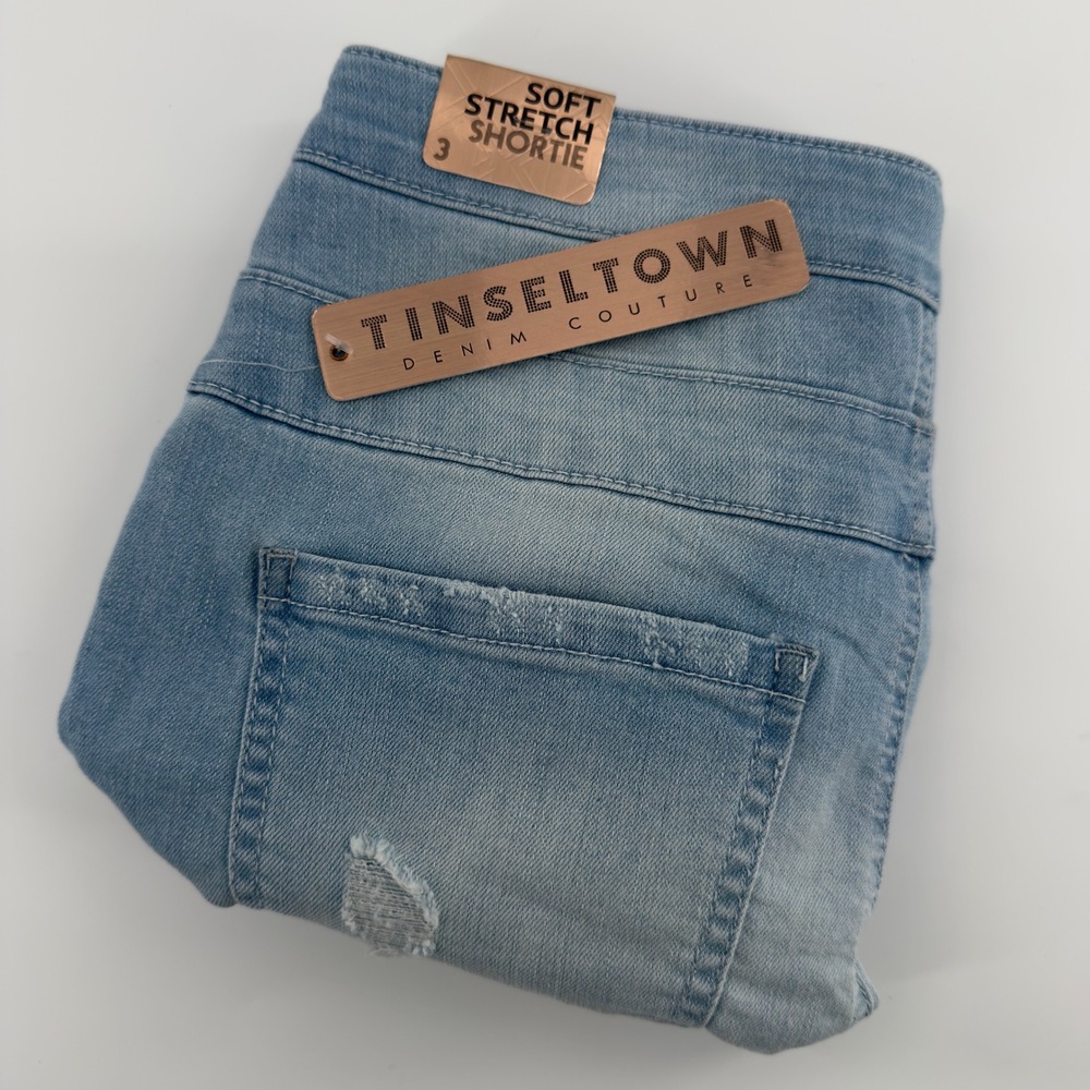 NEW Tinseltown Soft Stretch Shortie Denim Shorts Light Wash High Waist Size 3‎